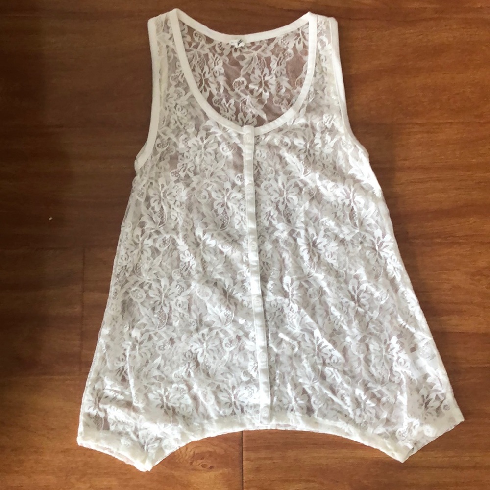 Colorfast lace sleeveless top